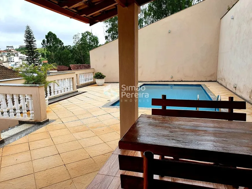 Foto 1 de Casa com 5 Quartos à venda, 207m² em Quintas das Avenidas, Juiz de Fora