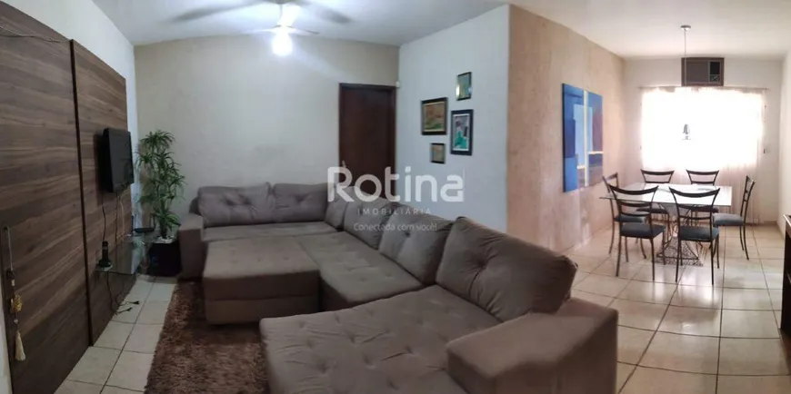 Foto 1 de Casa com 4 Quartos à venda, 340m² em Umuarama, Uberlândia