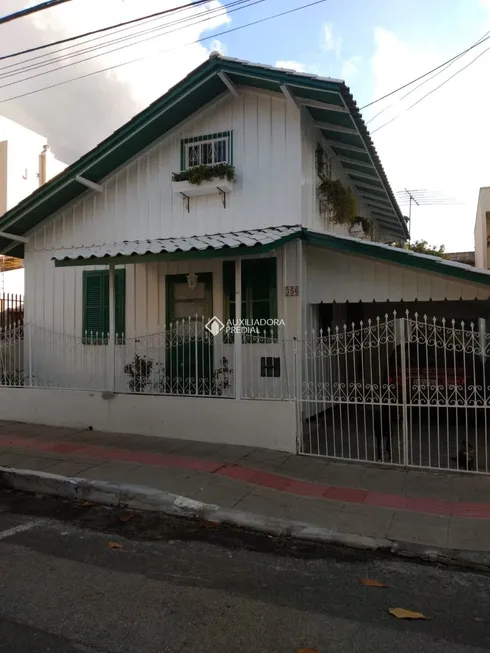 Foto 1 de Casa com 3 Quartos à venda, 170m² em Nacoes, Balneário Camboriú