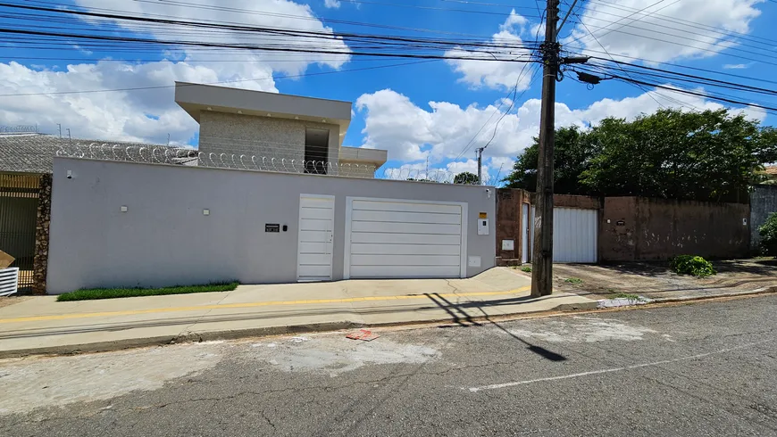 Foto 1 de Casa com 4 Quartos à venda, 378m² em Parque Anhangüera, Goiânia