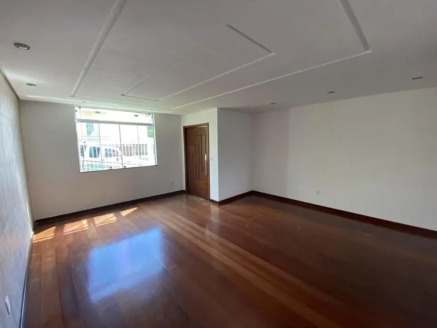Foto 1 de Casa de Condomínio com 4 Quartos à venda, 345m² em São Pedro, Juiz de Fora