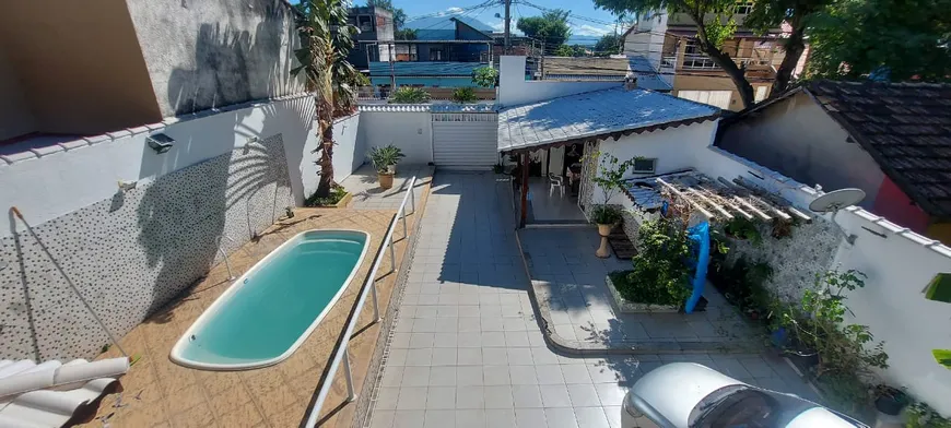 Foto 1 de Casa com 4 Quartos à venda, 360m² em da Luz, Nova Iguaçu