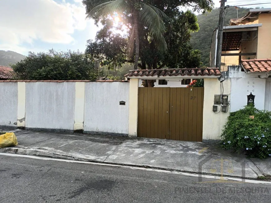 Foto 1 de Casa com 3 Quartos à venda, 360m² em Piratininga, Niterói