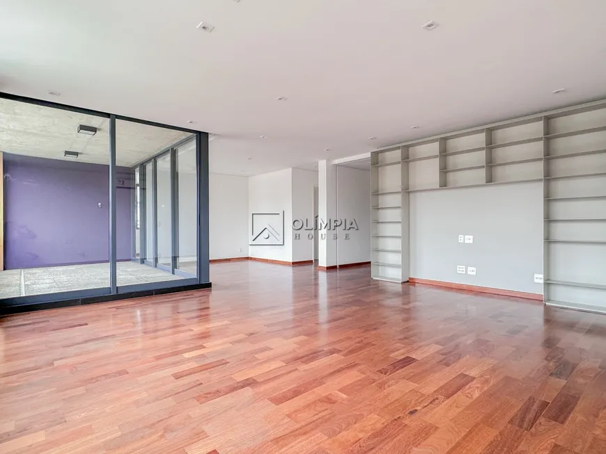 Foto 1 de Apartamento com 2 Quartos para alugar, 145m² em Vila Madalena, São Paulo