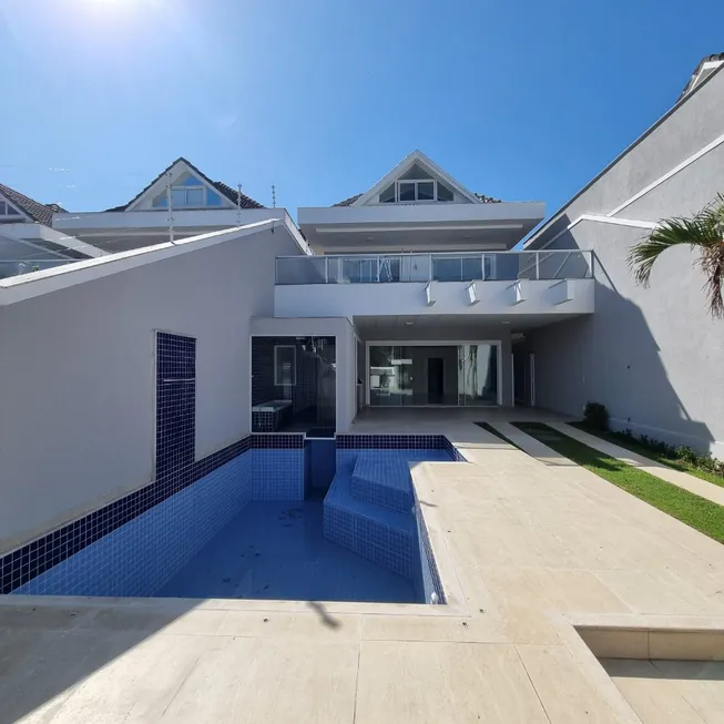 Foto 1 de Casa com 4 Quartos para alugar, 350m² em Barra da Tijuca, Rio de Janeiro