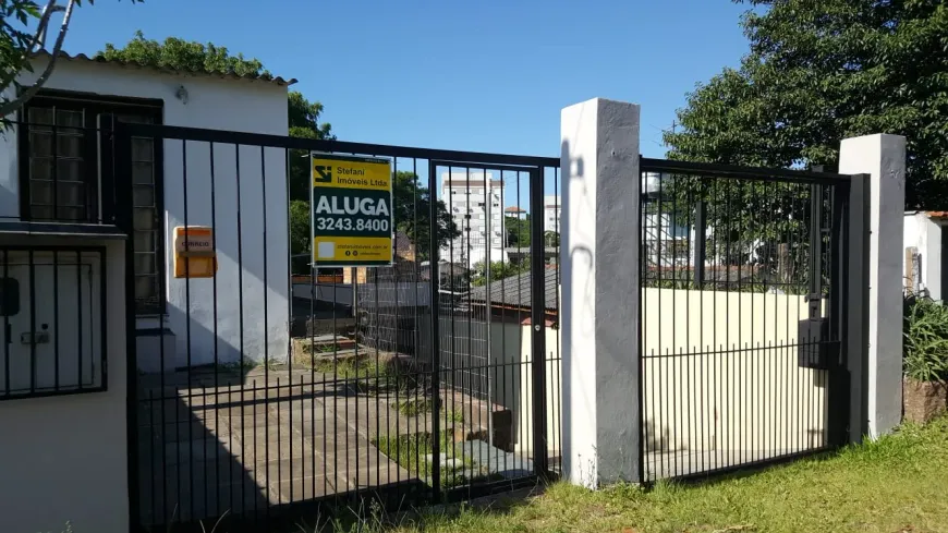Foto 1 de Casa com 2 Quartos para alugar, 55m² em Vila Nova, Porto Alegre