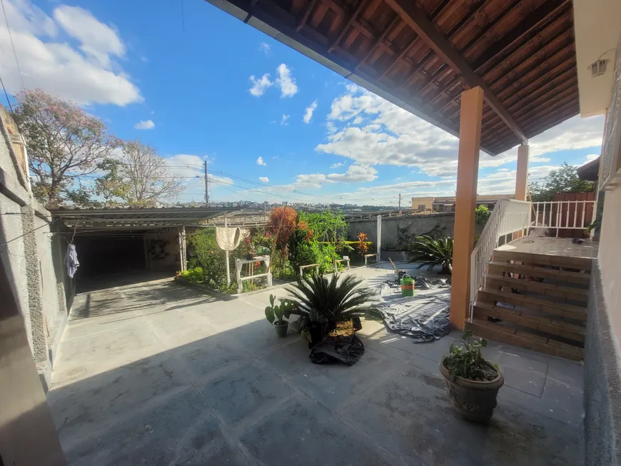 Foto 1 de Casa com 2 Quartos para alugar, 100m² em São Bernardo, Belo Horizonte