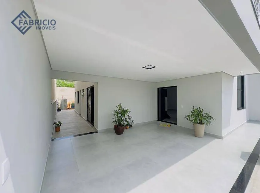 Foto 1 de Casa com 3 Quartos à venda, 277m² em Bairro Marambaia, Vinhedo