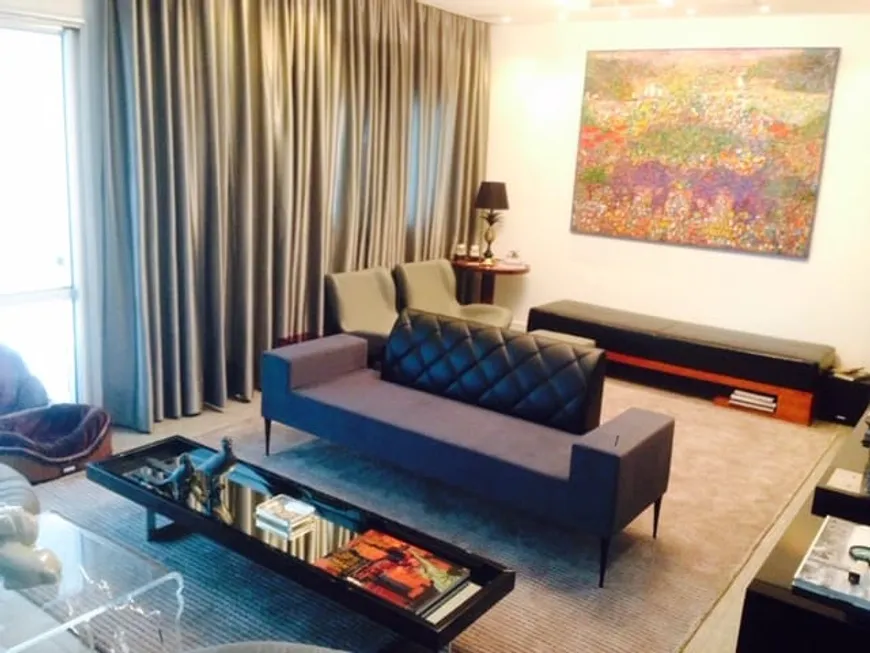 Foto 1 de Apartamento com 3 Quartos à venda, 204m² em Itaim Bibi, São Paulo
