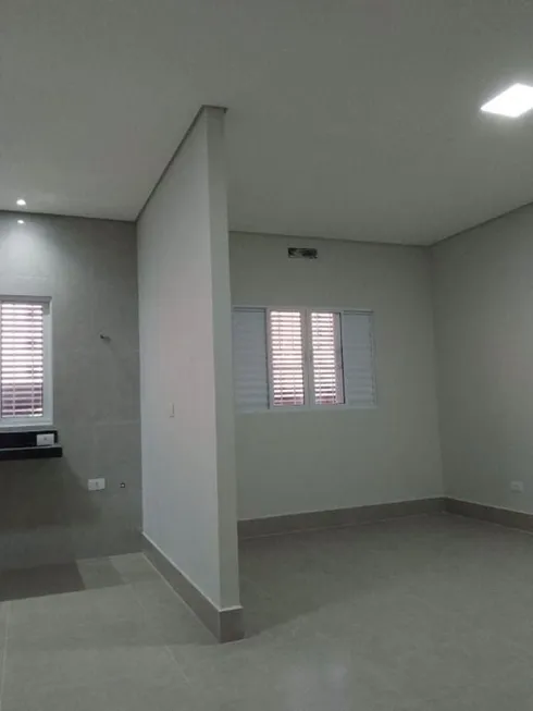 Foto 1 de Casa com 2 Quartos para alugar, 55m² em Centro, Londrina