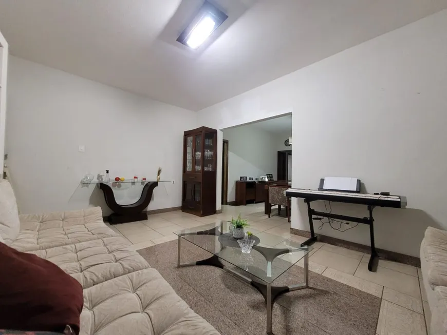 Foto 1 de Casa com 4 Quartos à venda, 260m² em Caiçaras, Belo Horizonte