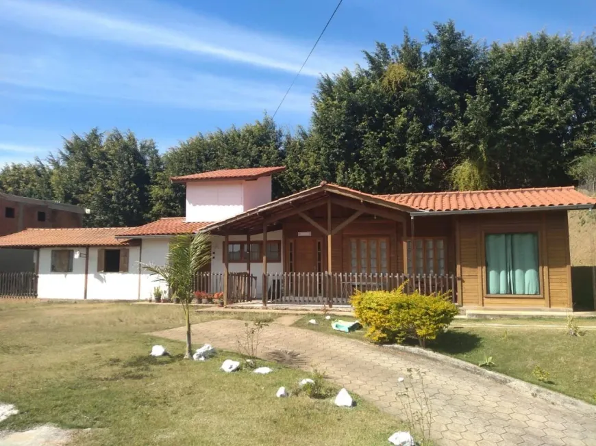 Foto 1 de Fazenda/Sítio com 3 Quartos à venda, 180m² em , Simão Pereira