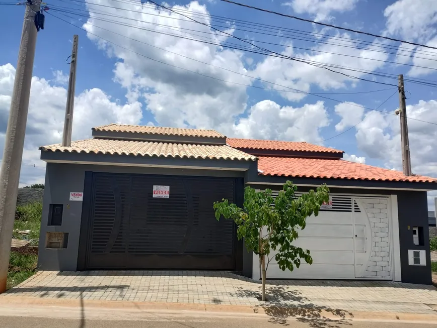 Foto 1 de Casa com 2 Quartos à venda, 100m² em Centro, Aracoiaba da Serra