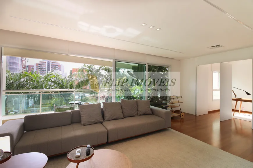 Foto 1 de Apartamento com 3 Quartos para alugar, 157m² em Cambuí, Campinas