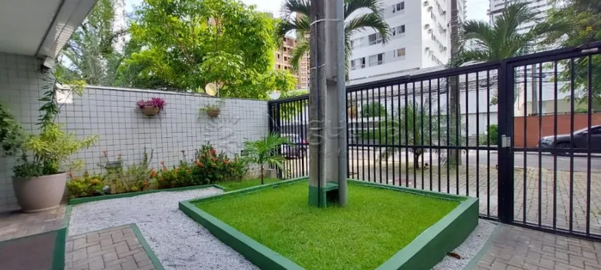 Foto 1 de Apartamento com 3 Quartos à venda, 70m² em Madalena, Recife