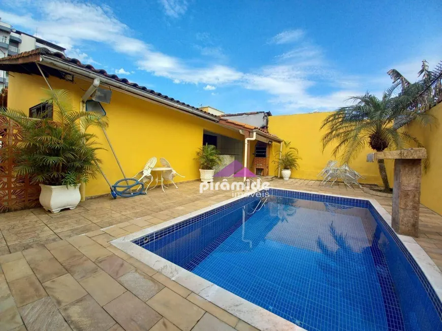 Foto 1 de Casa com 2 Quartos à venda, 280m² em Martim de Sa, Caraguatatuba