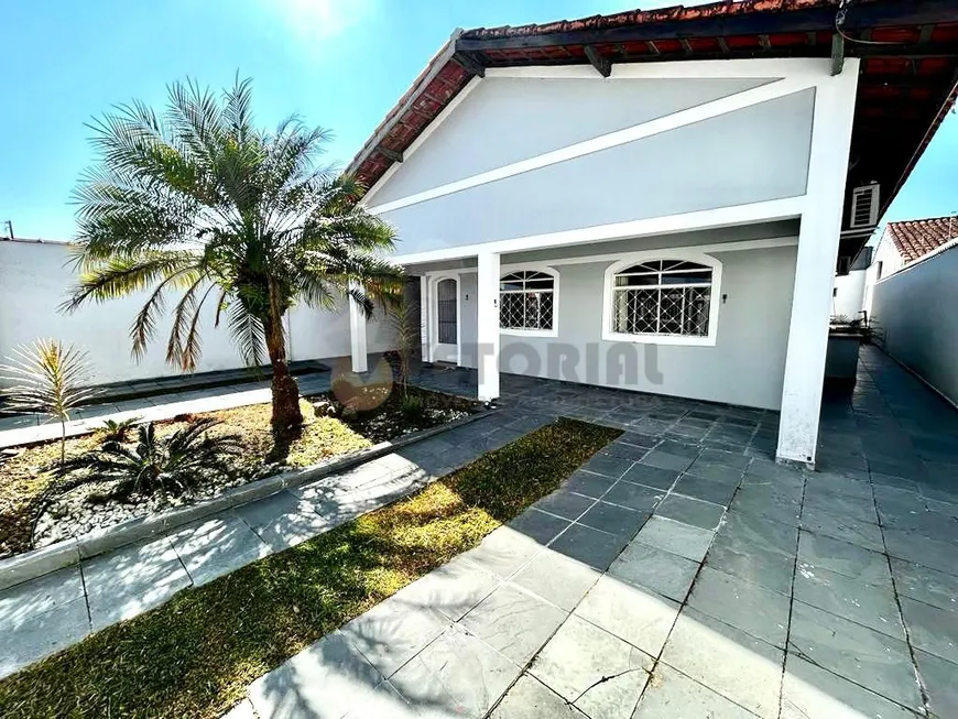 Foto 1 de Casa com 4 Quartos à venda, 240m² em Jardim Britânia, Caraguatatuba