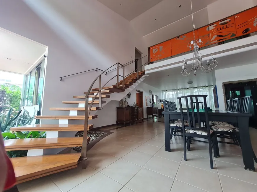 Foto 1 de Casa com 5 Quartos à venda, 465m² em Jardim Karaíba, Uberlândia