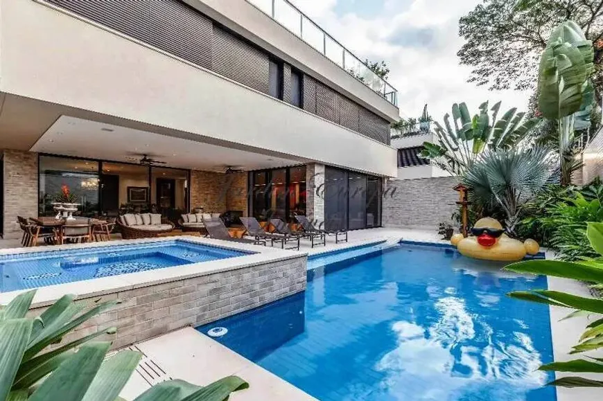 Foto 1 de Casa com 5 Quartos à venda, 670m² em Jardim Europa, São Paulo