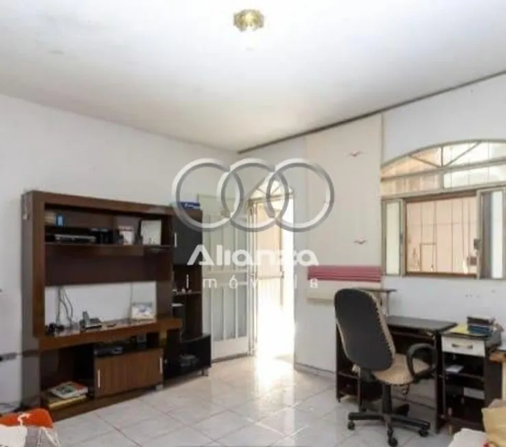 Foto 1 de Casa com 2 Quartos à venda, 90m² em Santa Helena, Contagem