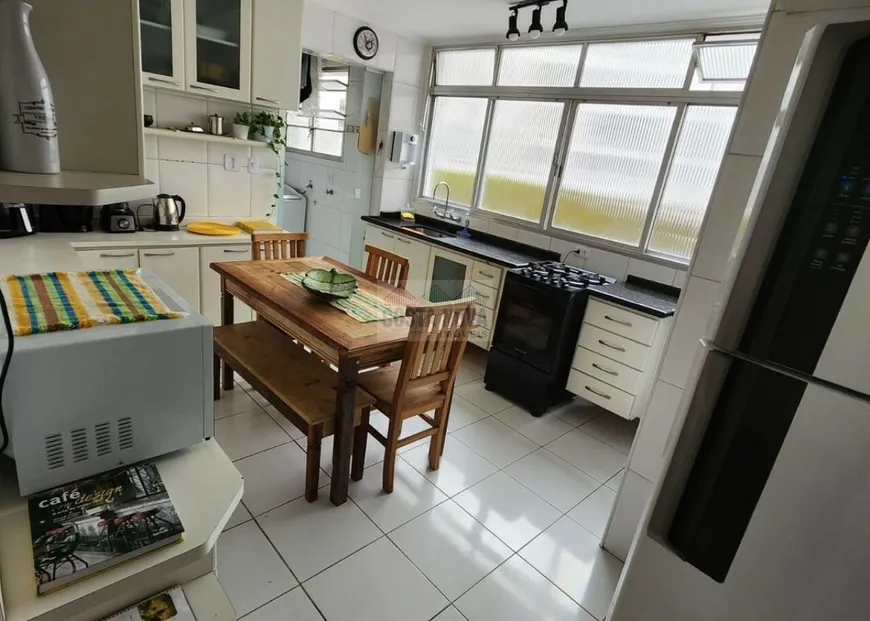 Foto 1 de Apartamento com 3 Quartos à venda, 189m² em Gonzaga, Santos