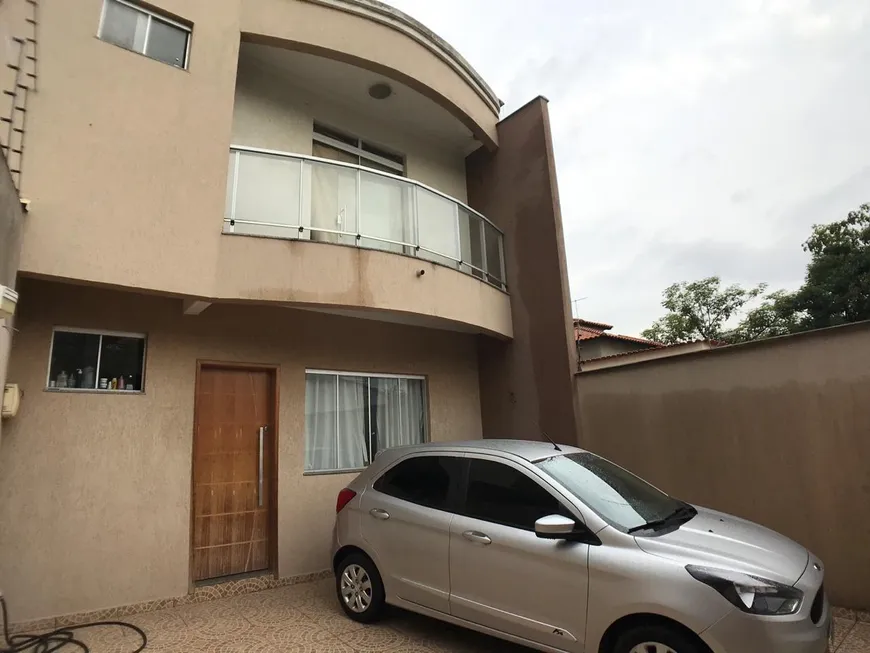 Foto 1 de Casa com 3 Quartos à venda, 180m² em Sapucaias III, Contagem