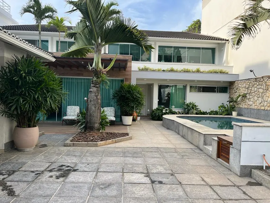 Foto 1 de Casa de Condomínio com 5 Quartos para alugar, 557m² em Barra da Tijuca, Rio de Janeiro