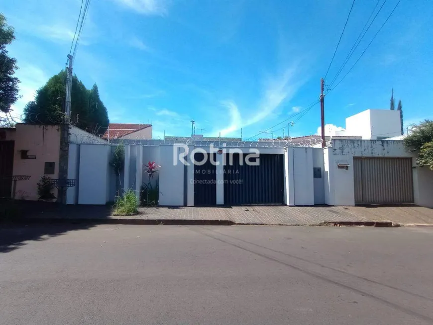 Foto 1 de Casa com 3 Quartos para alugar, 215m² em Saraiva, Uberlândia