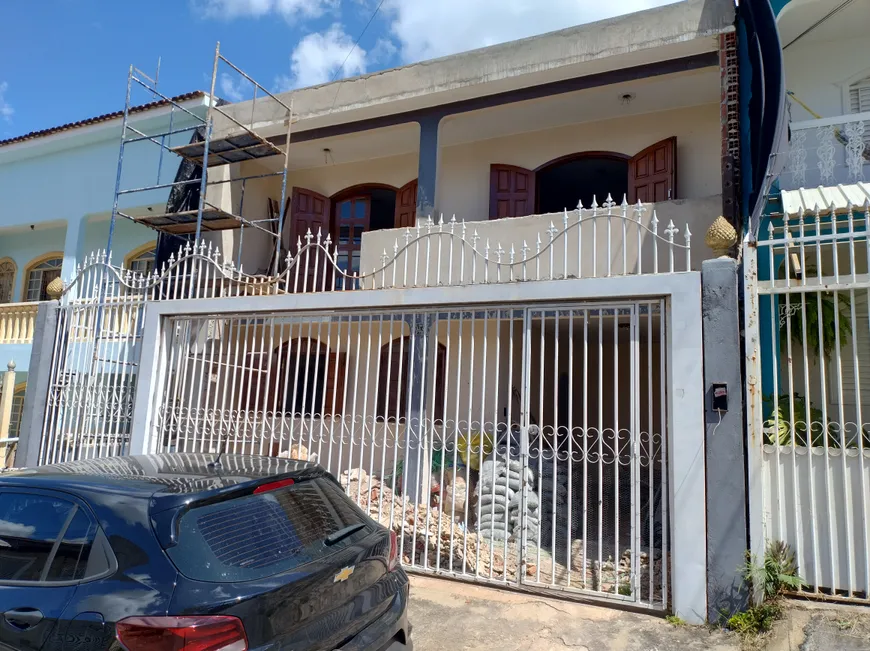 Foto 1 de Sobrado com 3 Quartos à venda, 245m² em Núcleo Bandeirante, Brasília