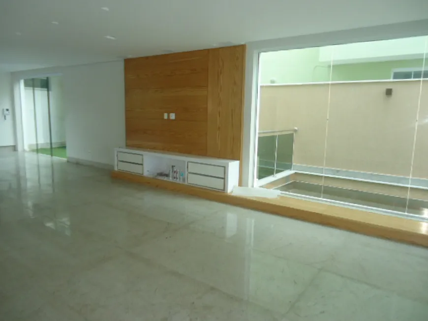 Foto 1 de Casa de Condomínio com 4 Quartos à venda, 360m² em Castelo, Belo Horizonte