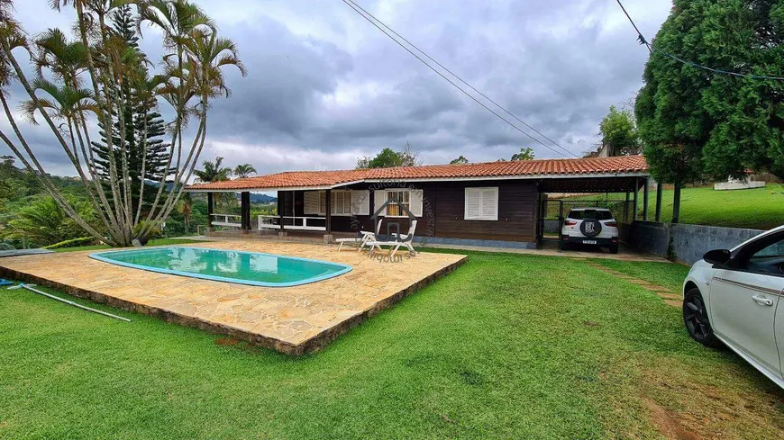 Foto 1 de Fazenda/Sítio com 3 Quartos à venda, 200m² em BAIRRO PINHEIRINHO, Vinhedo