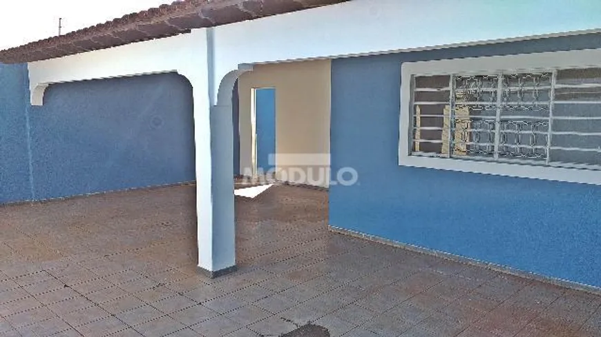 Foto 1 de Casa com 4 Quartos para alugar, 243m² em Tubalina, Uberlândia
