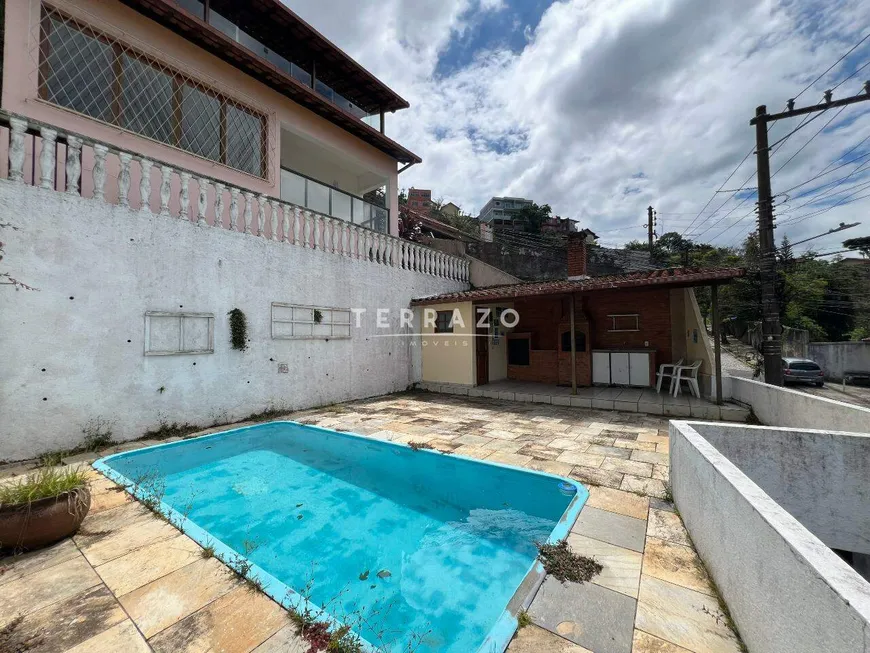 Foto 1 de Casa com 5 Quartos à venda, 287m² em Panorama, Teresópolis