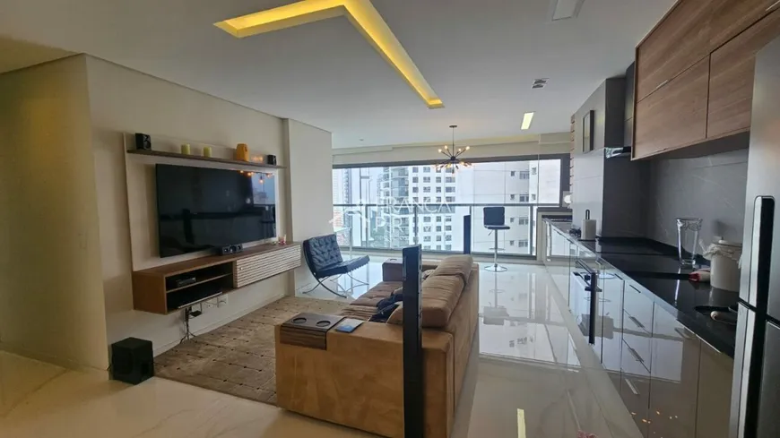 Foto 1 de Apartamento com 2 Quartos à venda, 70m² em Vila Romana, São Paulo