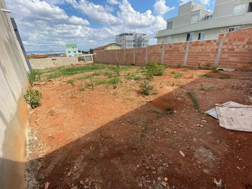 Foto 1 de Lote/Terreno à venda, 375m² em Parque Xangri La, Contagem