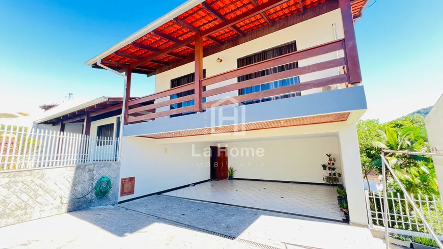 Foto 1 de Casa com 4 Quartos à venda, 409m² em Garcia, Blumenau