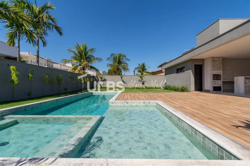 Foto 1 de Casa de Condomínio com 4 Quartos à venda, 490m² em Residencial Alphaville Flamboyant, Goiânia