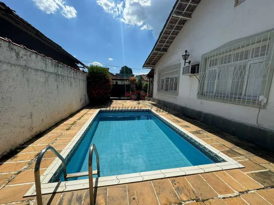 Foto 1 de Casa de Condomínio com 3 Quartos à venda, 330m² em Taquara, Rio de Janeiro