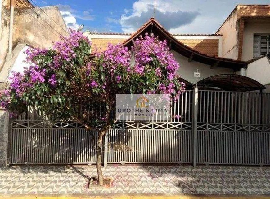 Foto 1 de Casa com 6 Quartos para venda ou aluguel, 400m² em Centro, Taubaté