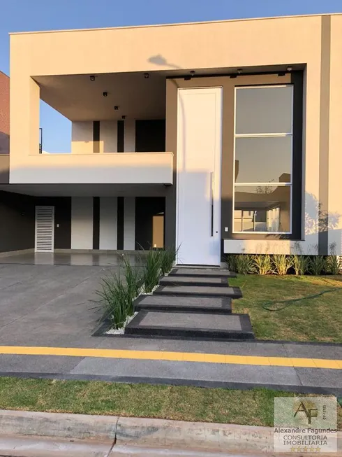 Foto 1 de Casa de Condomínio com 4 Quartos à venda, 212m² em Residencial Goiânia Golfe Clube, Goiânia