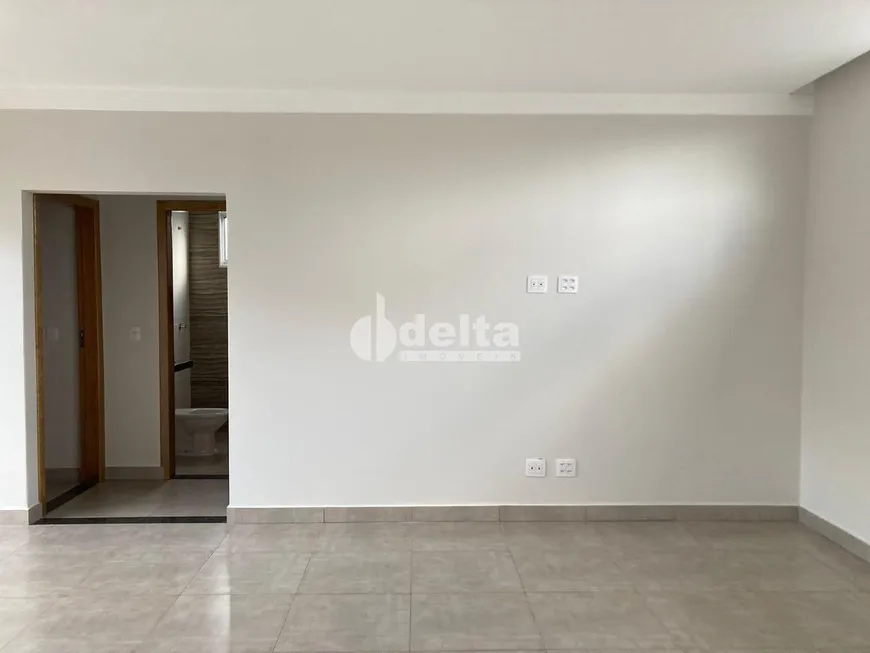 Foto 1 de Casa com 2 Quartos à venda, 78m² em Jardim Canaã, Uberlândia