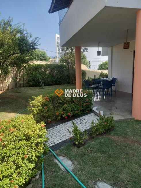 Foto 1 de Casa com 3 Quartos à venda, 422m² em De Lourdes, Fortaleza