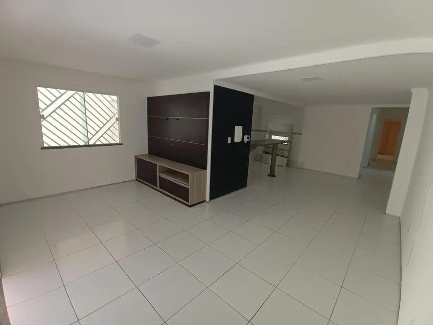 Foto 1 de Casa com 5 Quartos à venda, 226m² em Cidade dos Funcionários, Fortaleza