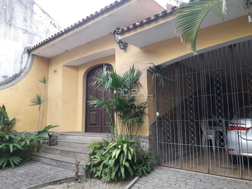 Foto 1 de Casa com 3 Quartos à venda, 220m² em Centro, Campos dos Goytacazes