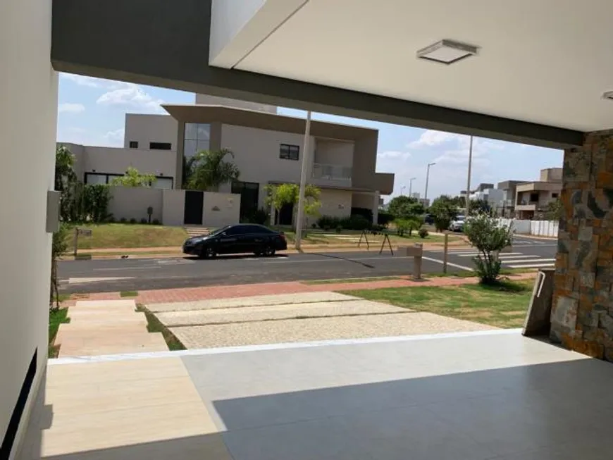 Foto 1 de Casa de Condomínio com 3 Quartos à venda, 242m² em Varanda Sul, Uberlândia