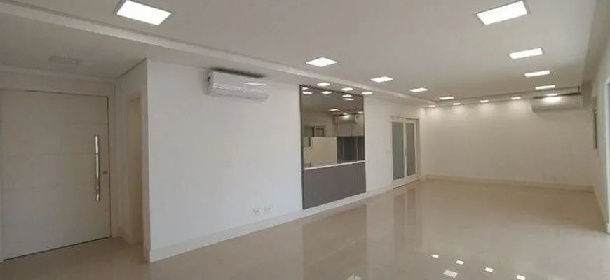 Foto 1 de Apartamento com 3 Quartos para alugar, 200m² em Gleba Fazenda Palhano, Londrina