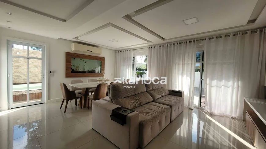 Foto 1 de Casa de Condomínio com 4 Quartos para alugar, 260m² em Recreio Dos Bandeirantes, Rio de Janeiro