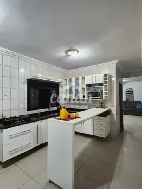 Foto 1 de Casa com 3 Quartos à venda, 137m² em Antonio Marincek, Ribeirão Preto