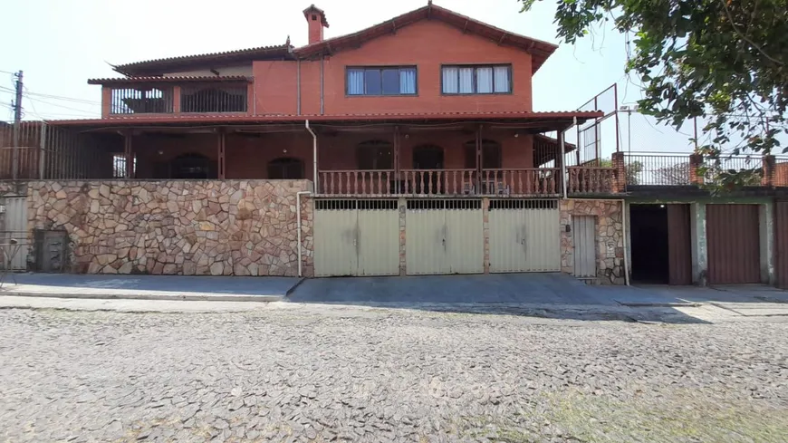 Foto 1 de Casa com 3 Quartos à venda, 882m² em Maria Helena, Belo Horizonte