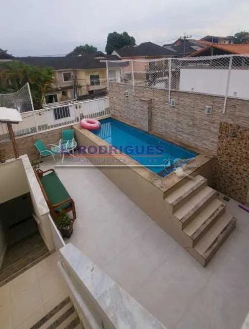 Foto 1 de Casa de Condomínio com 4 Quartos à venda, 210m² em Freguesia- Jacarepaguá, Rio de Janeiro